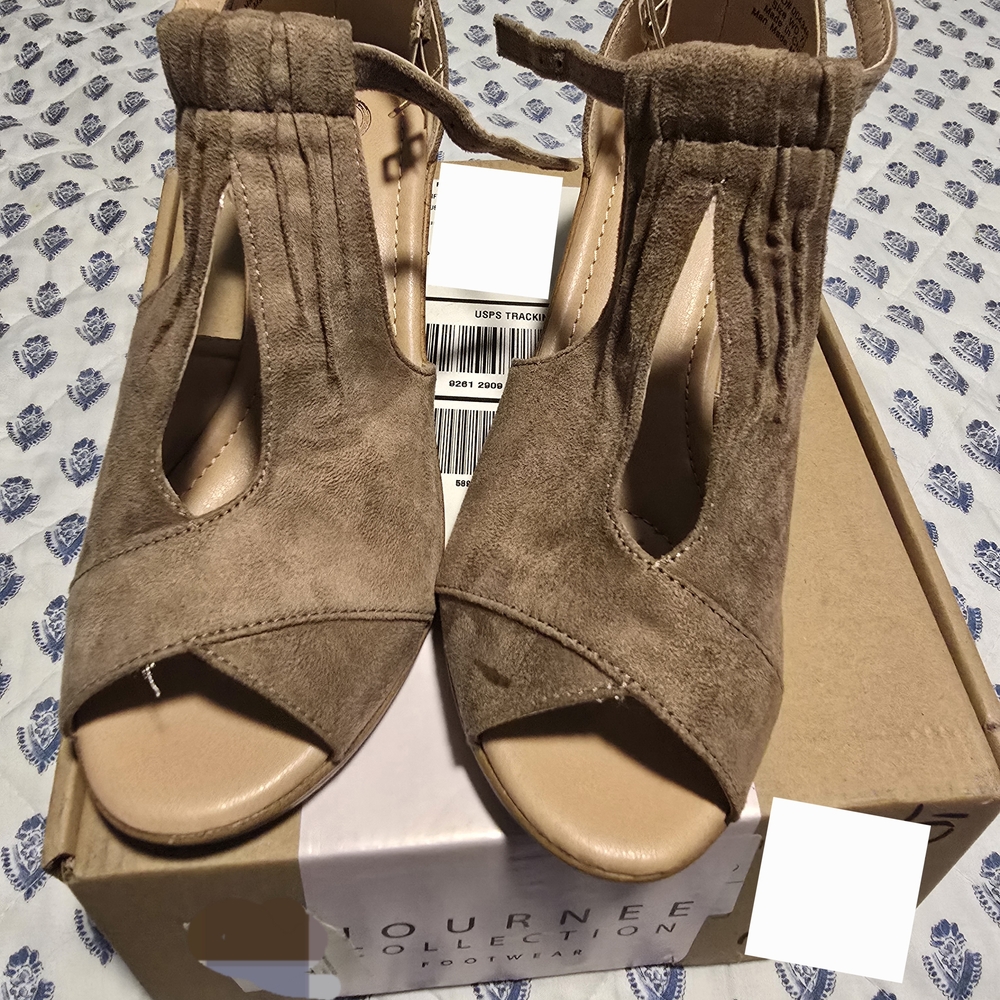 Journee Collection Women's Tan Sandals